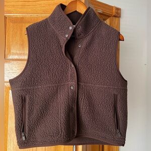 Aritzia Sunday Best Fleece Vest